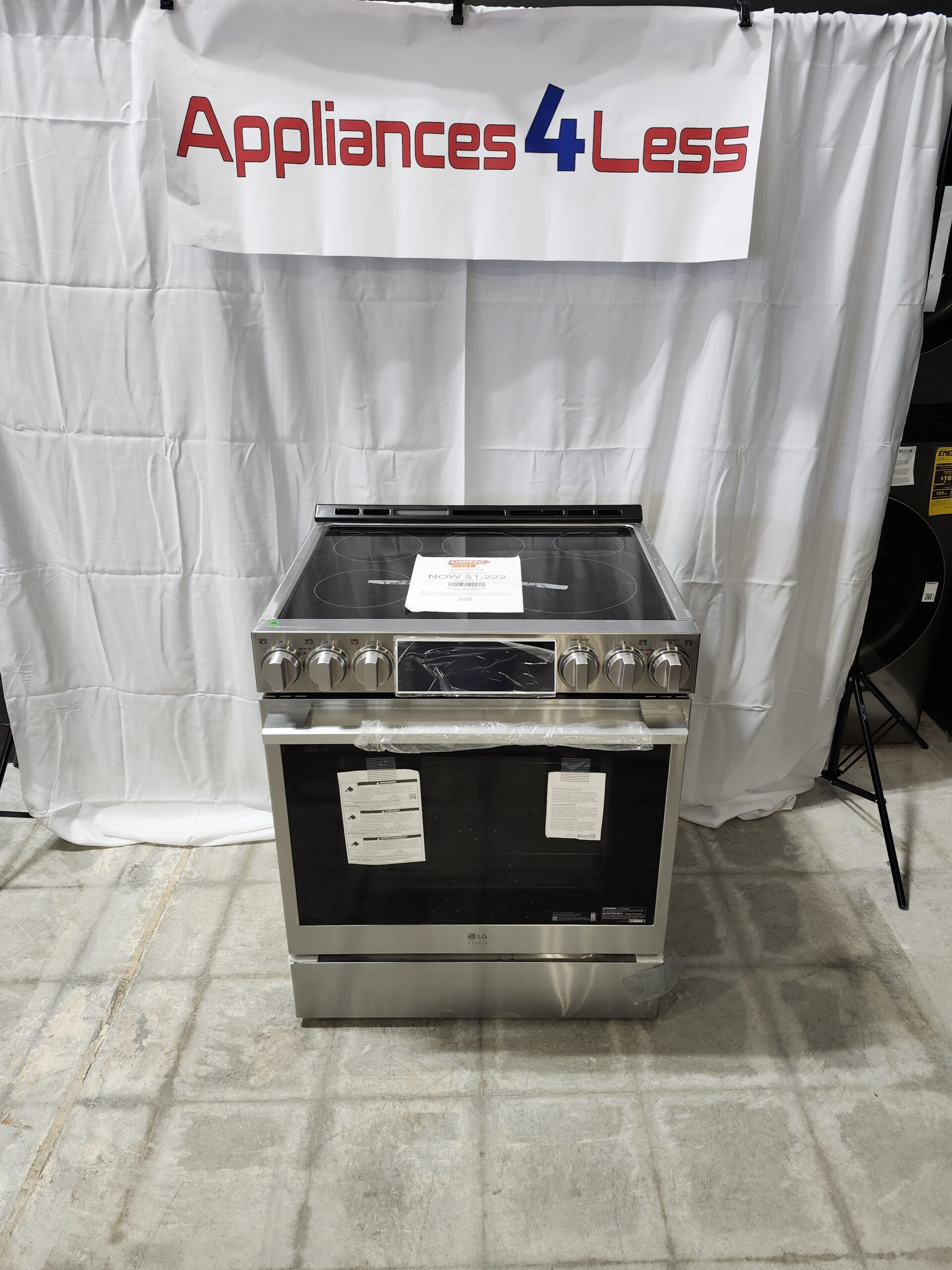 LSES6338F-01 LG Studio InstaView® Electric Slide-in Range with ProBake Convection® and Air Fry - Image 1